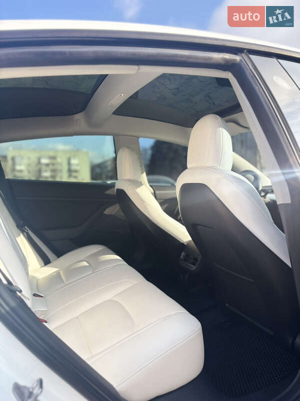 Седан Tesla Model 3 2021 в Кременчуге