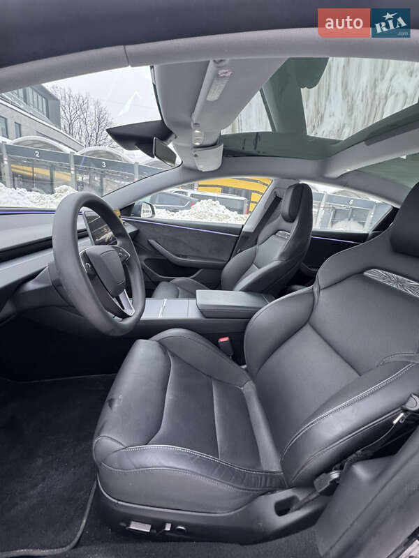 Седан Tesla Model 3 2024 в Львове