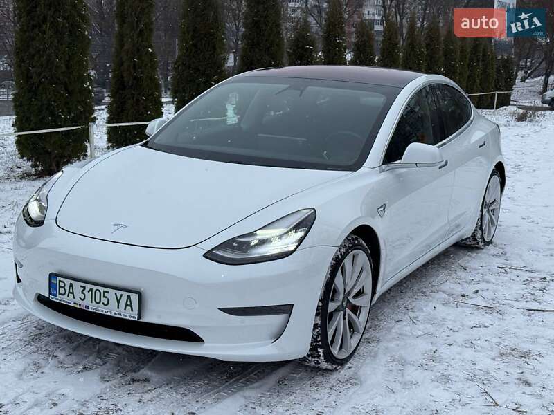 Седан Tesla Model 3 2019 в Кропивницком