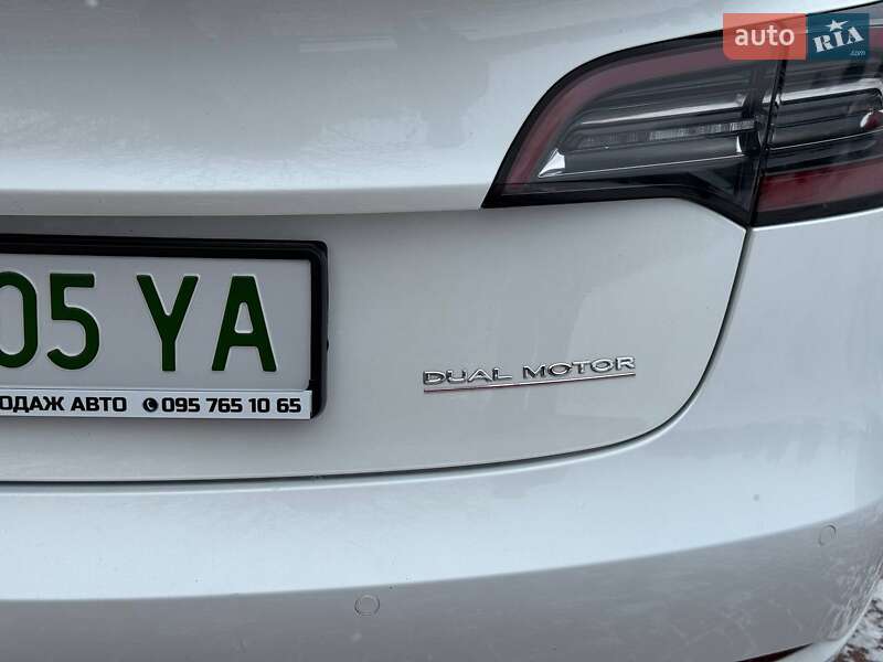 Седан Tesla Model 3 2019 в Кропивницком