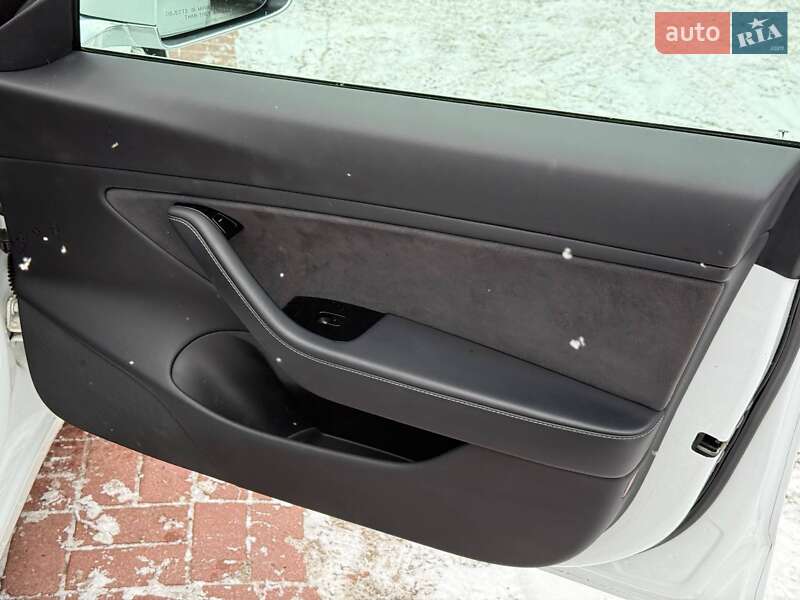 Седан Tesla Model 3 2019 в Кропивницком