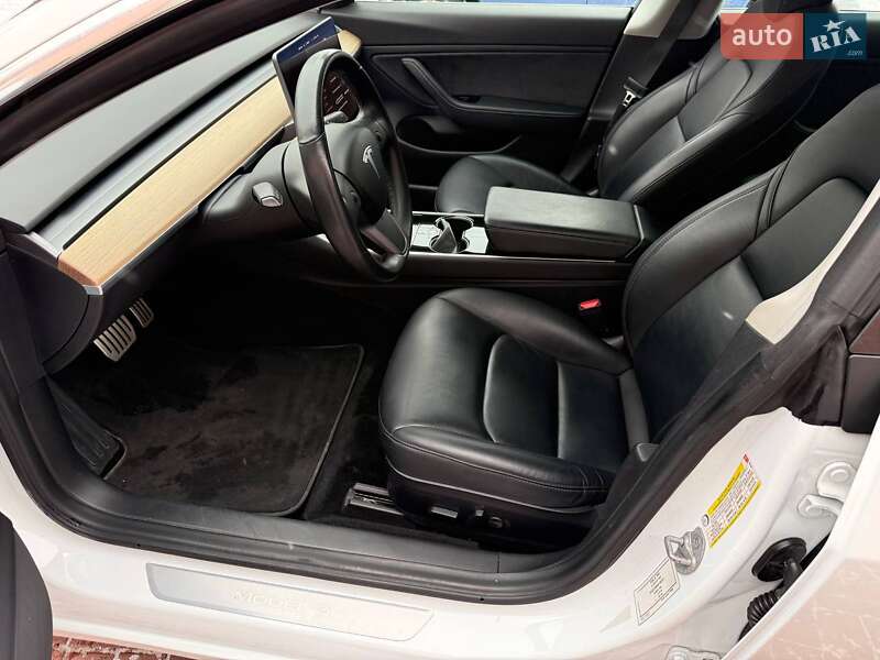 Седан Tesla Model 3 2019 в Кропивницком