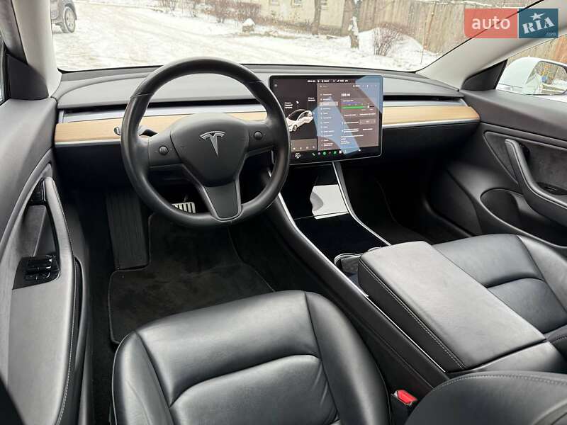 Седан Tesla Model 3 2019 в Кропивницком