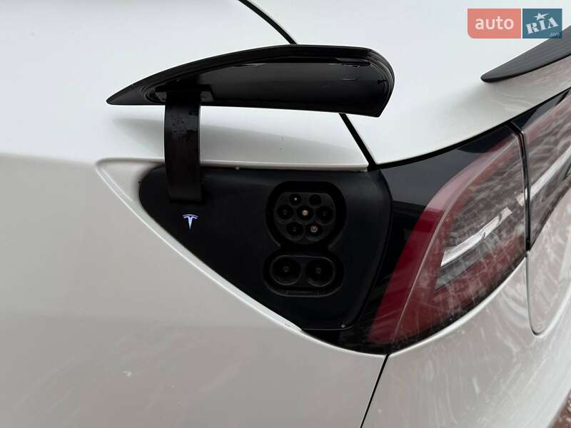 Седан Tesla Model 3 2019 в Кропивницком