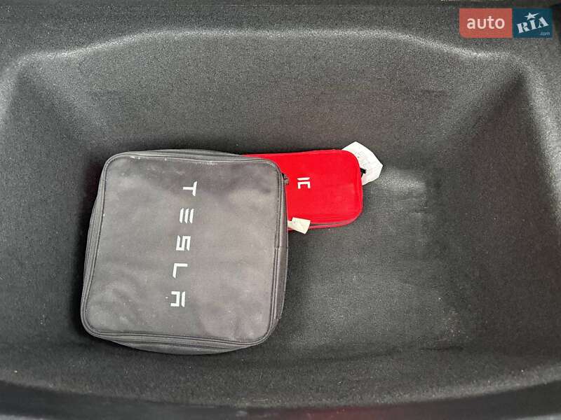 Седан Tesla Model 3 2019 в Кропивницком