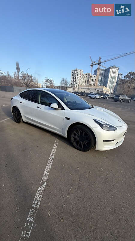 Седан Tesla Model 3 2022 в Одессе