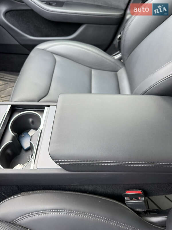 Седан Tesla Model 3 2024 в Днепре