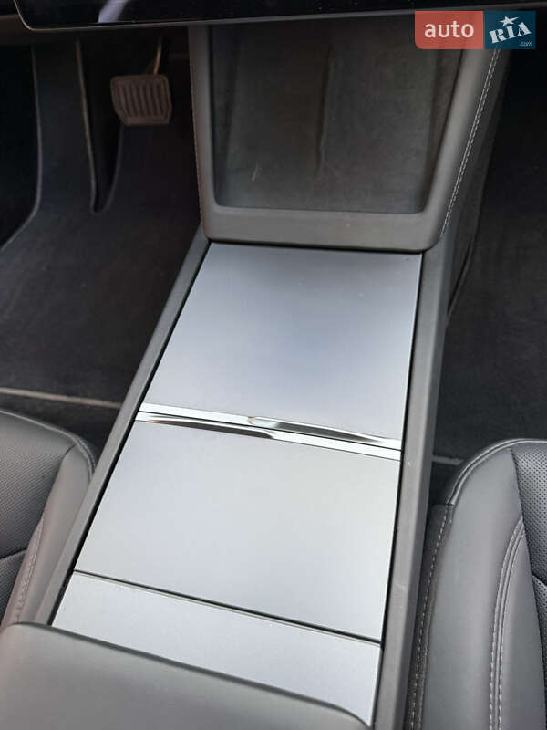 Седан Tesla Model 3 2024 в Днепре