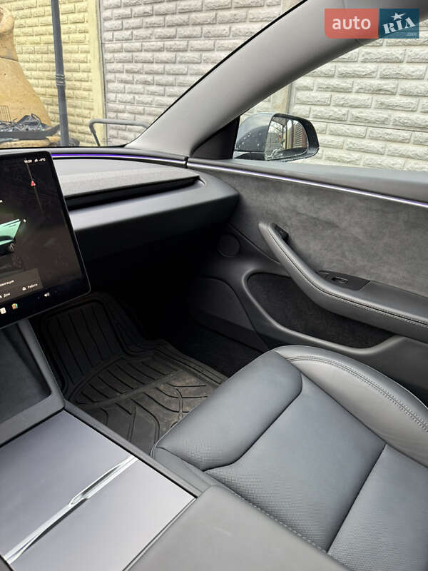 Седан Tesla Model 3 2024 в Днепре