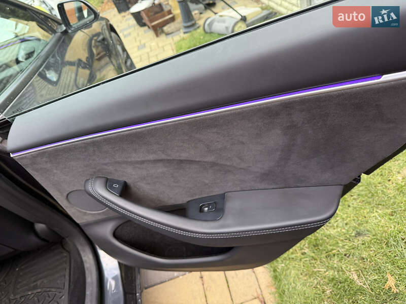 Седан Tesla Model 3 2024 в Днепре