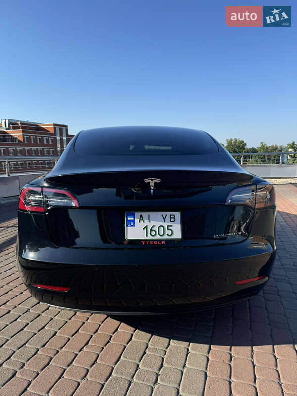 Седан Tesla Model 3 2021 в Киеве