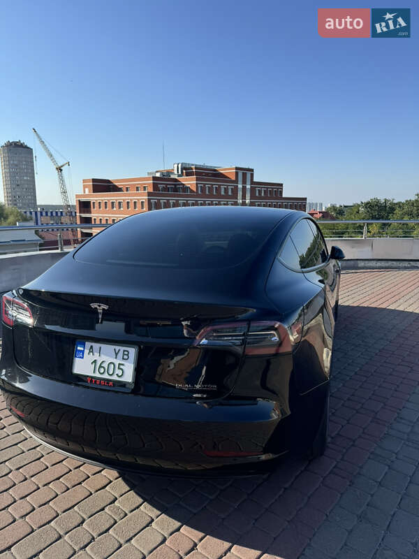 Седан Tesla Model 3 2021 в Киеве