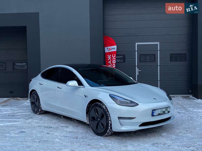 Седан Tesla Model 3 2019 в Киеве