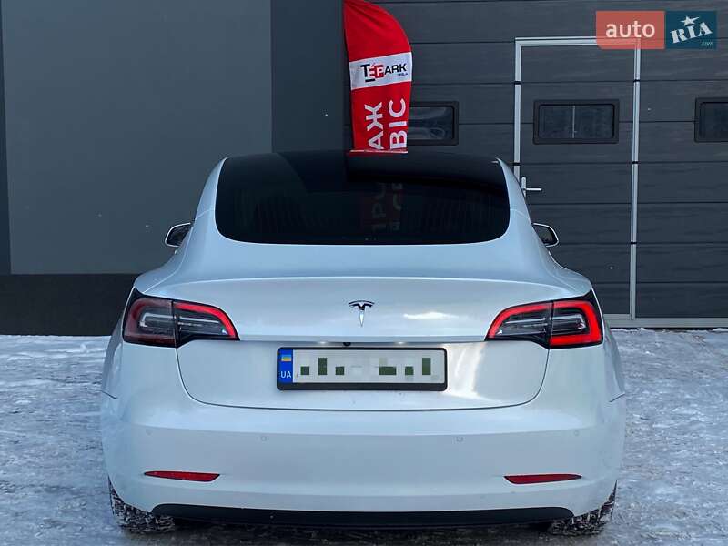Седан Tesla Model 3 2019 в Киеве