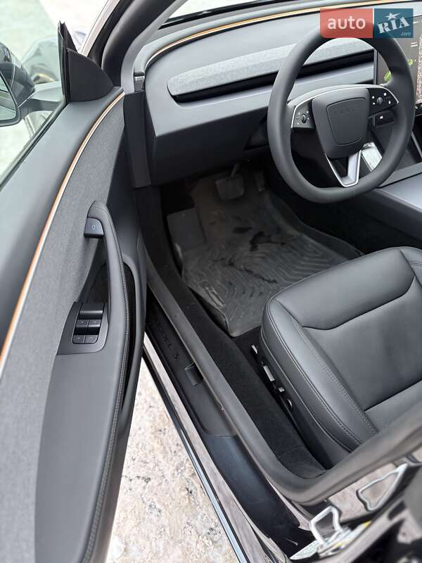 Седан Tesla Model 3 2025 в Киеве