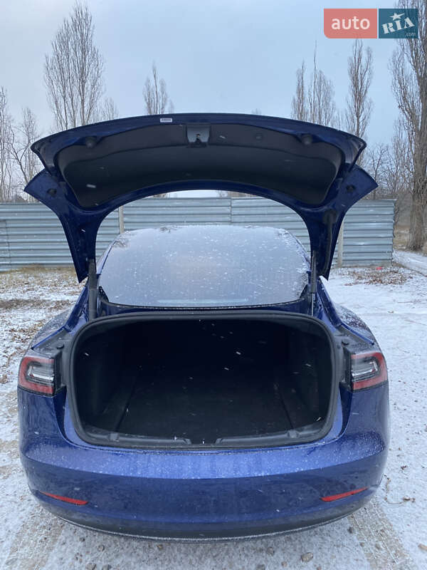 Седан Tesla Model 3 2022 в Кременчуге