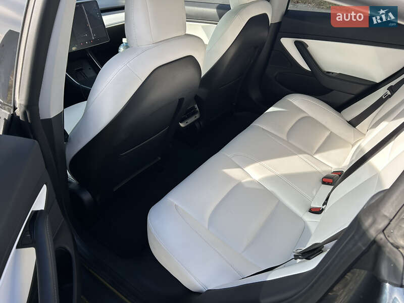 Седан Tesla Model 3 2020 в Києві