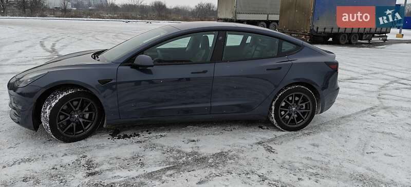 Седан Tesla Model 3 2023 в Кропивницькому