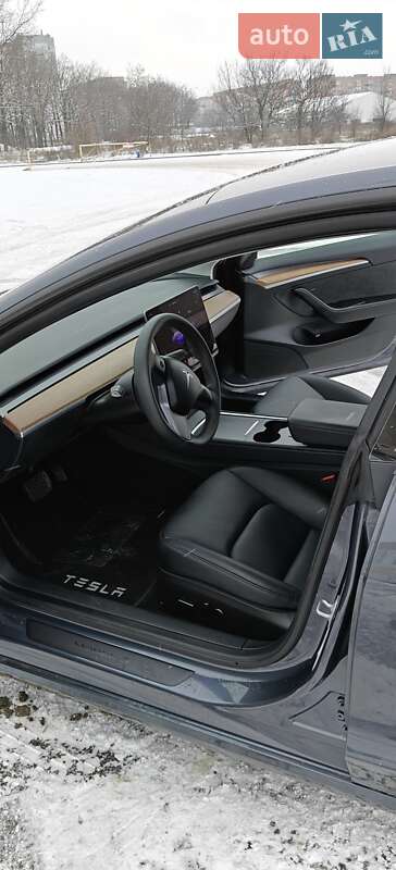 Седан Tesla Model 3 2023 в Кропивницькому