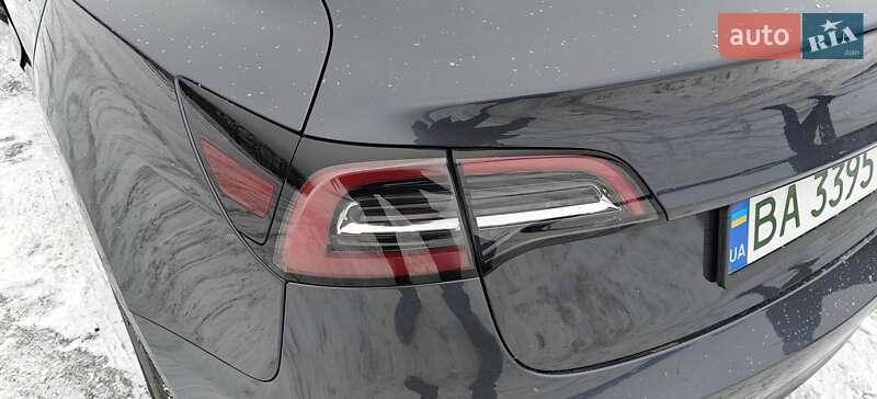 Седан Tesla Model 3 2023 в Кропивницькому