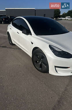 Седан Tesla Model 3 2023 в Ровно