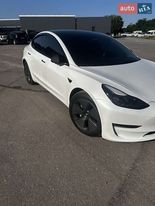 Седан Tesla Model 3 2023 в Ровно