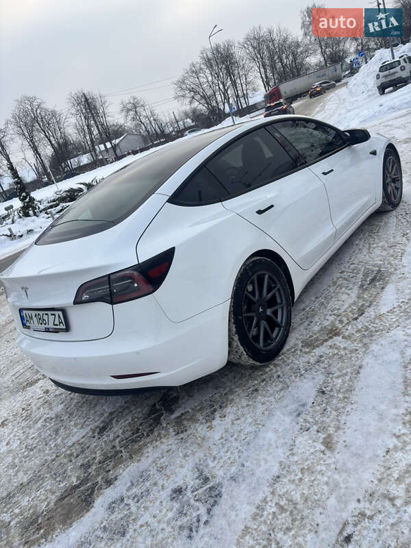 Седан Tesla Model 3 2021 в Житомире