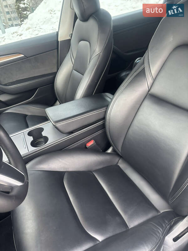 Седан Tesla Model 3 2021 в Житомире