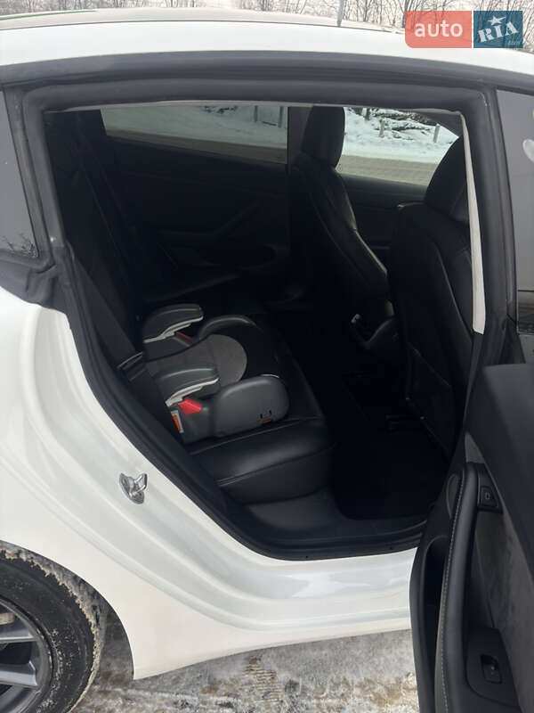 Седан Tesla Model 3 2021 в Житомире