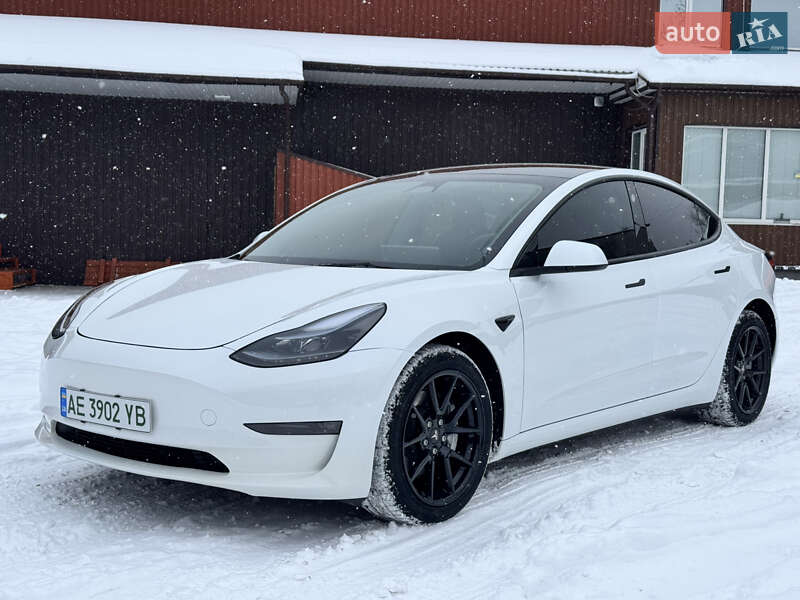 Седан Tesla Model 3 2023 в Дніпрі