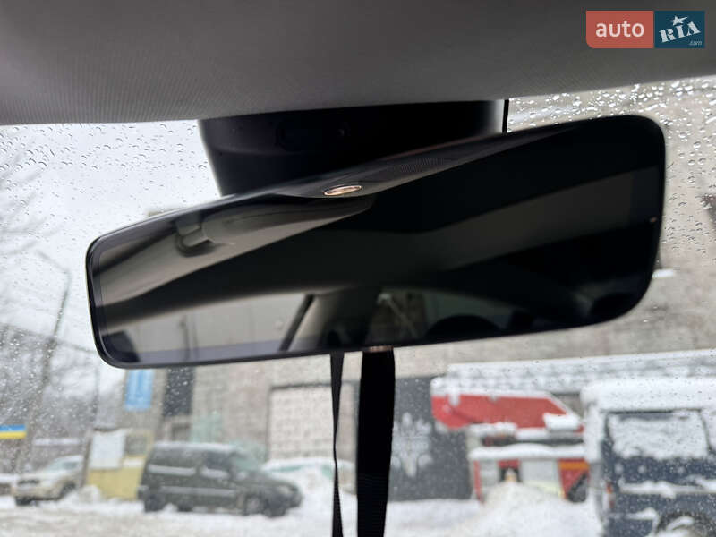 Седан Tesla Model 3 2023 в Дніпрі