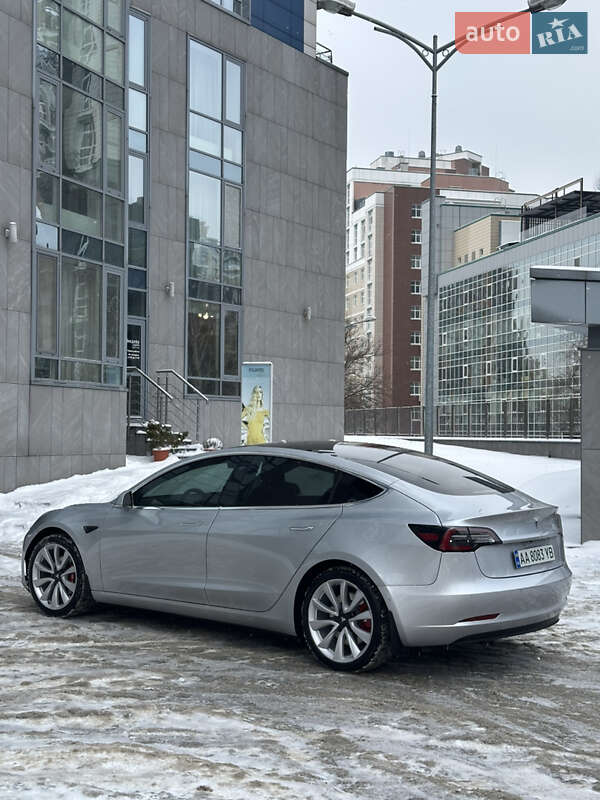 Седан Tesla Model 3 2018 в Киеве