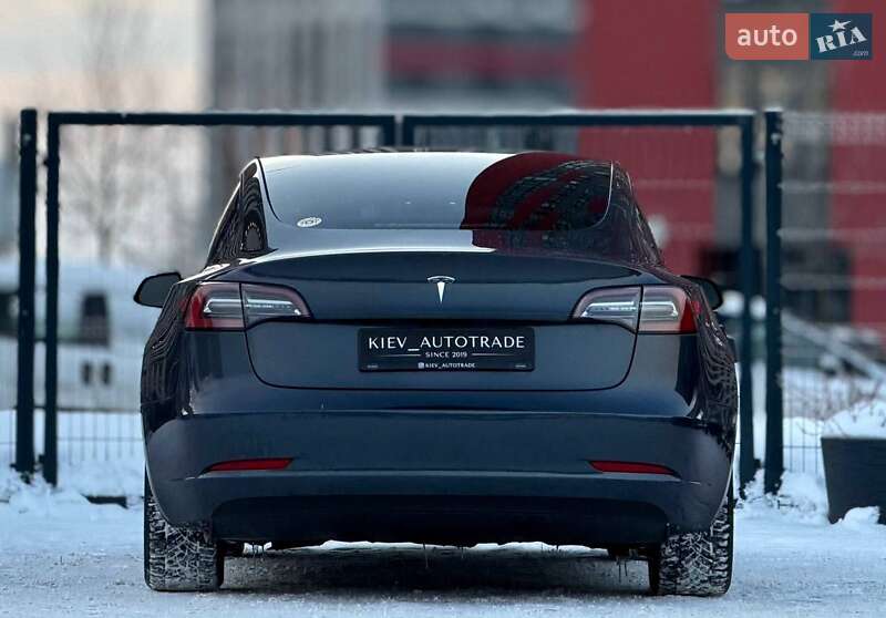 Седан Tesla Model 3 2022 в Киеве