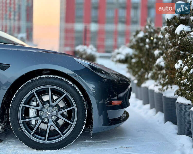 Седан Tesla Model 3 2022 в Киеве