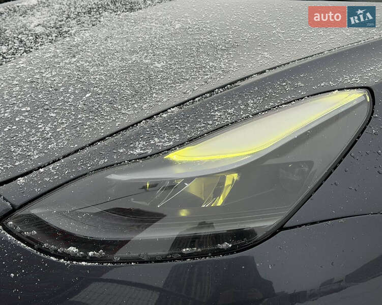 Седан Tesla Model 3 2022 в Киеве