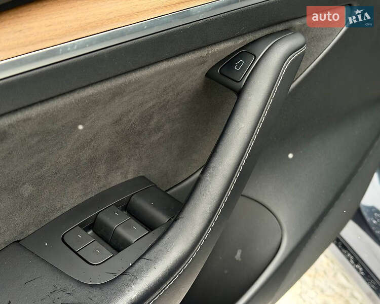 Седан Tesla Model 3 2022 в Киеве