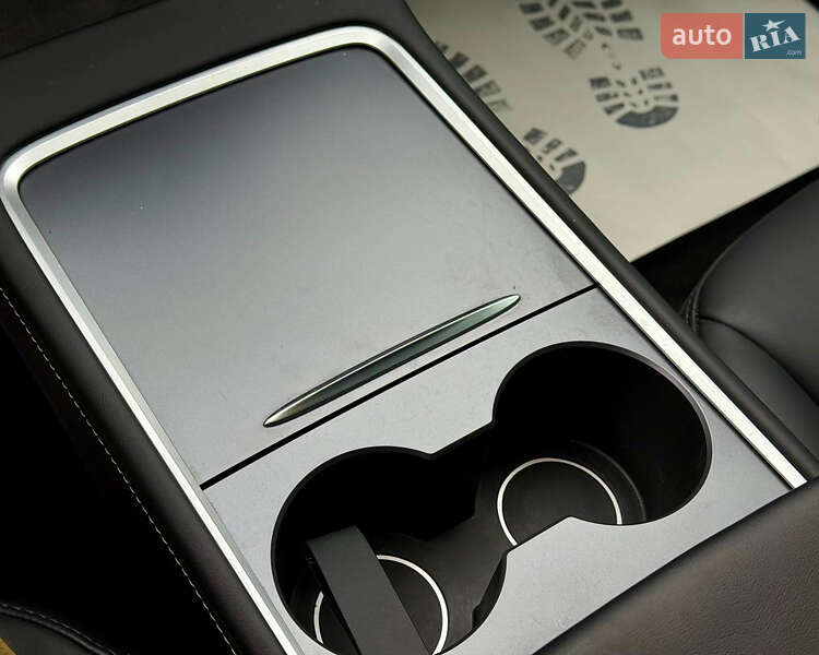 Седан Tesla Model 3 2022 в Киеве