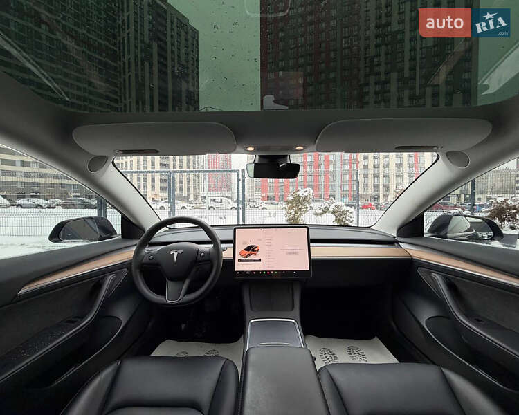 Седан Tesla Model 3 2022 в Киеве