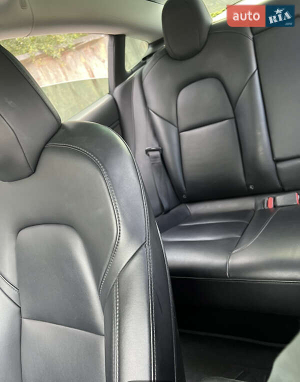 Седан Tesla Model 3 2019 в Львові