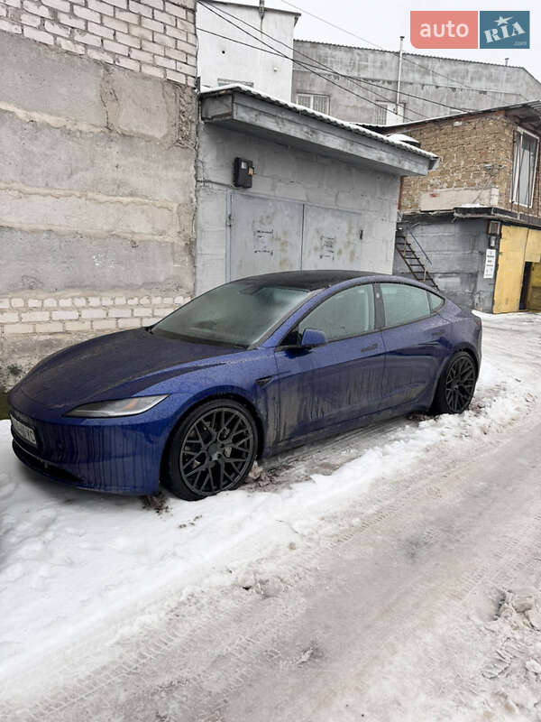 Седан Tesla Model 3 2024 в Киеве
