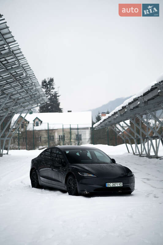 Седан Tesla Model 3 2025 в Львове