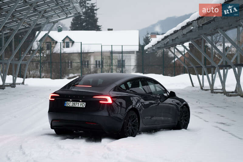 Седан Tesla Model 3 2025 в Львове