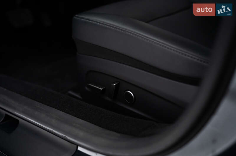 Седан Tesla Model 3 2025 в Львове