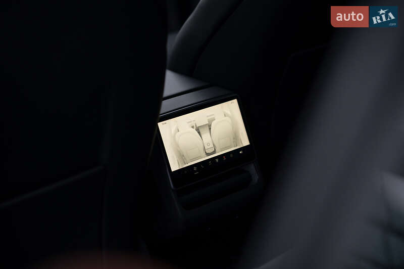 Седан Tesla Model 3 2025 в Львове