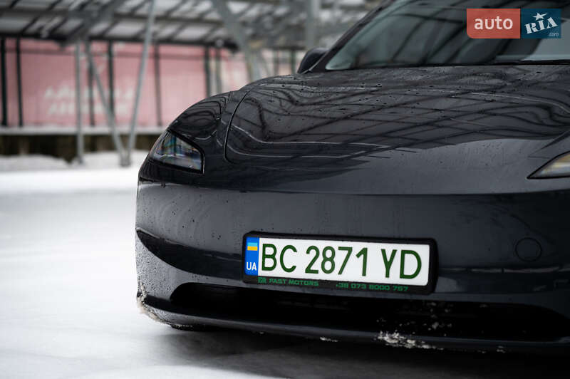 Седан Tesla Model 3 2025 в Львове