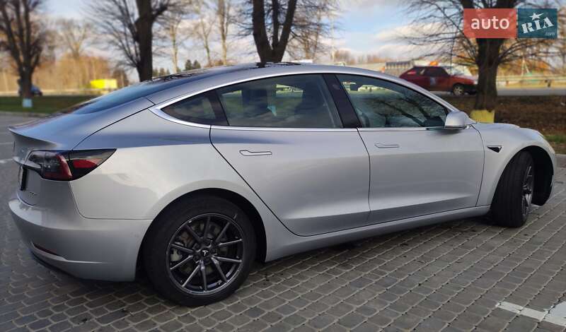 Седан Tesla Model 3 2018 в Вінниці