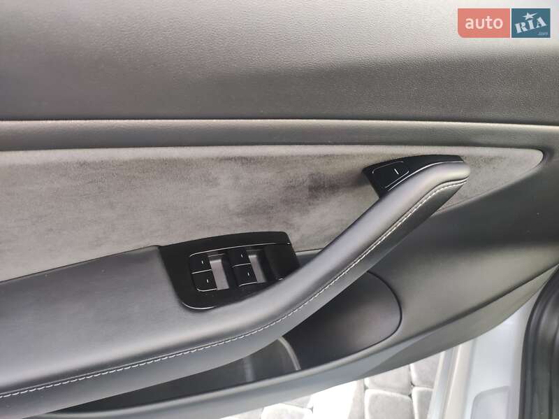 Седан Tesla Model 3 2018 в Вінниці