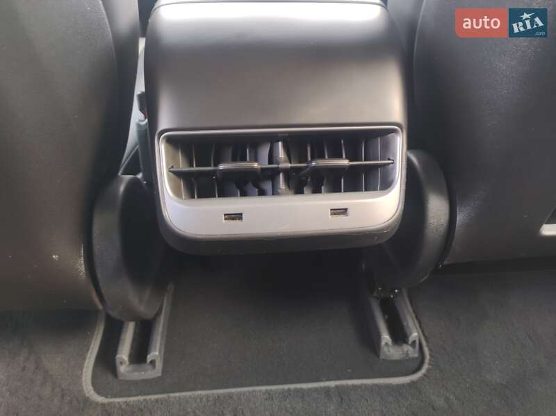 Седан Tesla Model 3 2018 в Вінниці