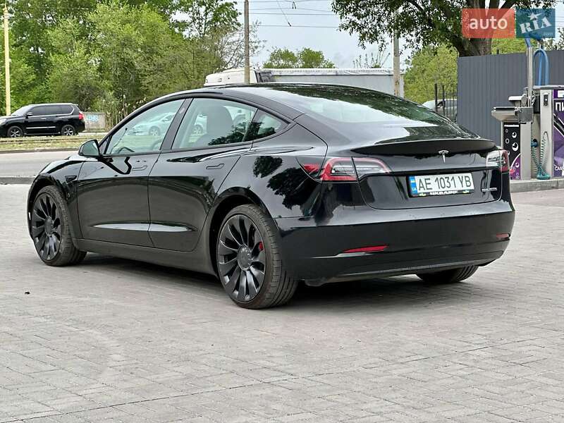 Седан Tesla Model 3 2022 в Львове