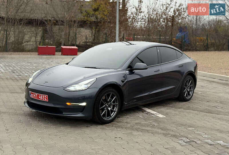 Седан Tesla Model 3 2023 в Одессе